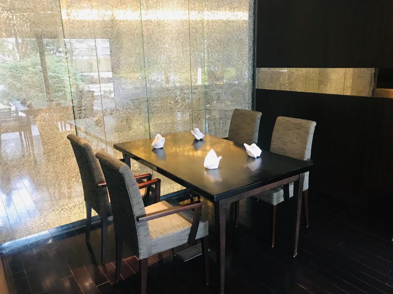 Sapporo Grand Hotel Bagian luar foto A table at the restaurant