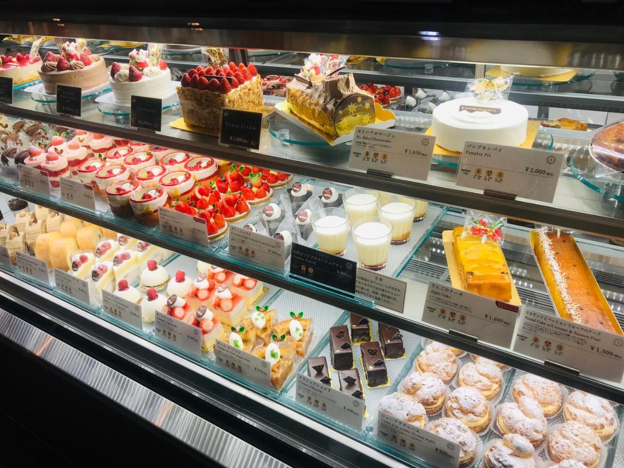 Sapporo Grand Hotel Bagian luar foto A display case of pastries